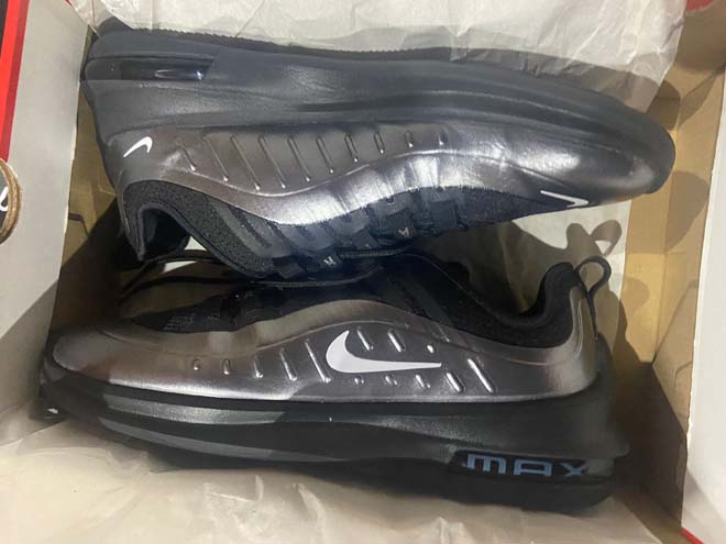 NikeSneakers11.jpg