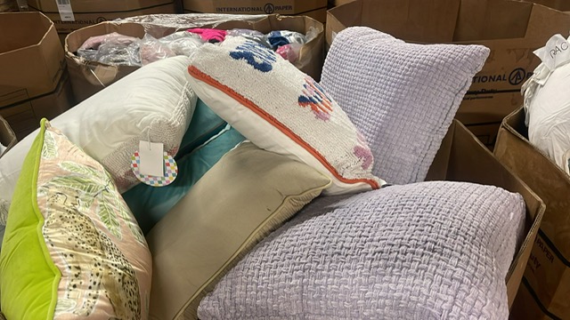 additional/TJ-maxx-pillow-truckload-wholesale-3.jpg