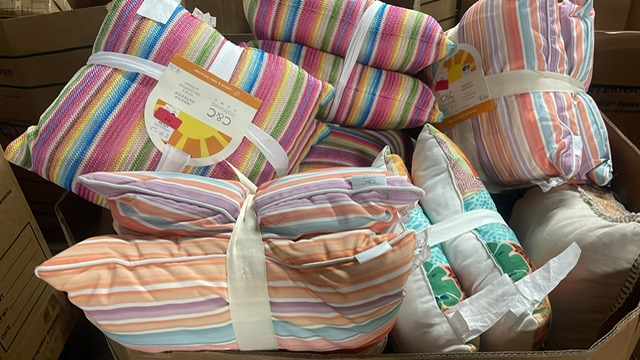 additional/TJ-maxx-pillow-truckload-wholesale-5.jpg