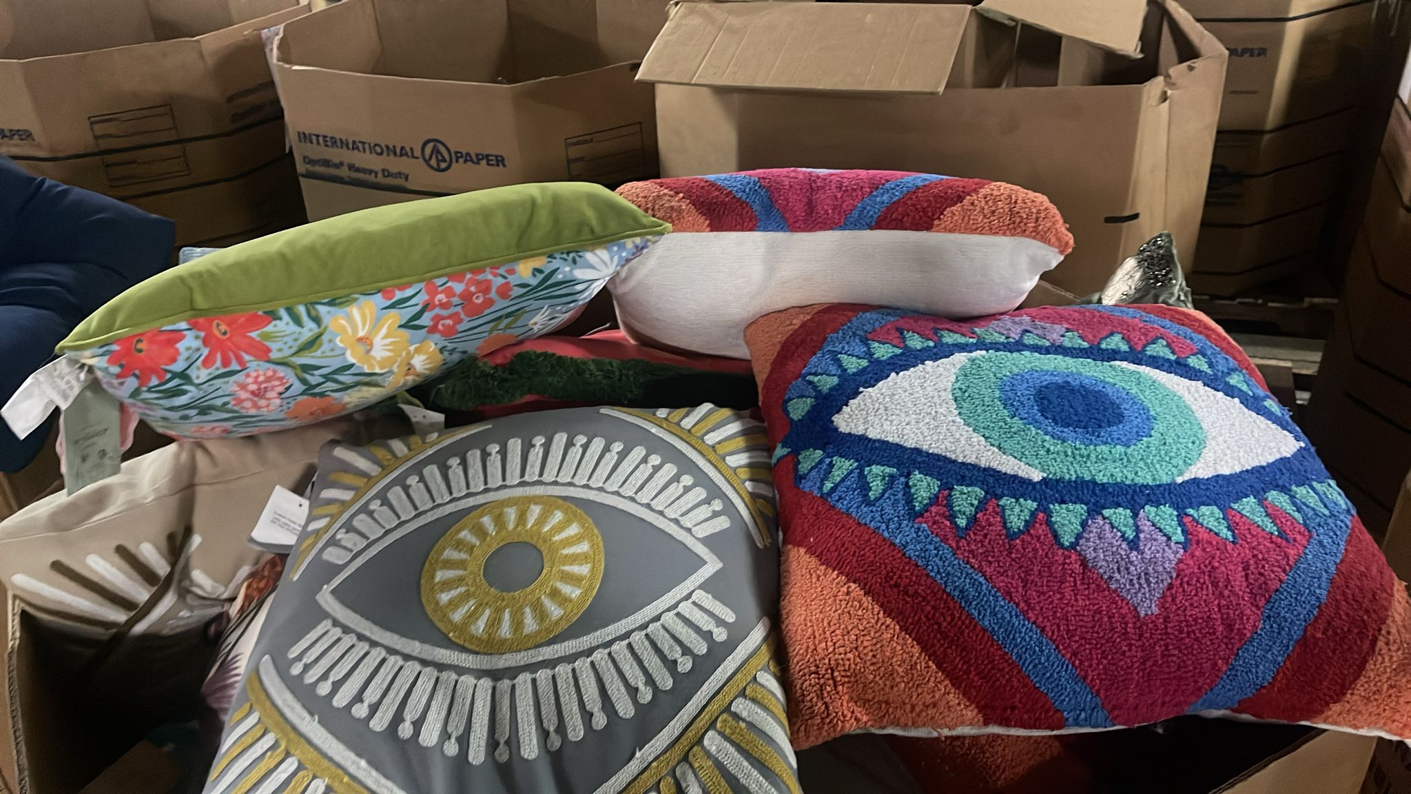 additional/TJ-maxx-pillow-truckload-wholesale-6.jpg