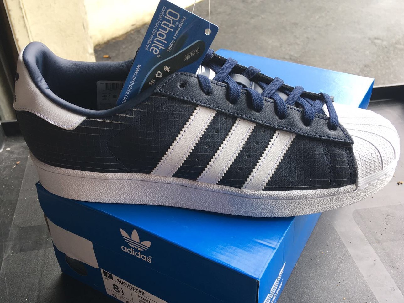 additional/adidas-wholeasale-sneaker-pallets-2.jpg