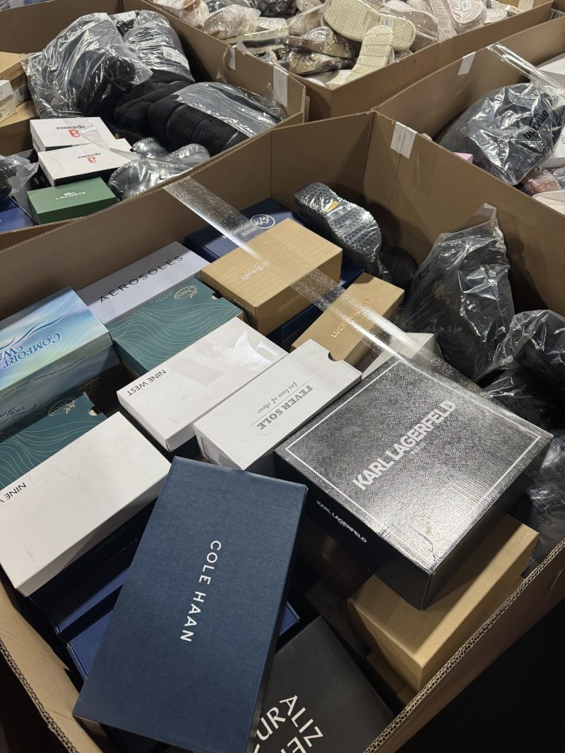 additional/amazon-wholesale-shoes-pallets-truckloads-3.jpg