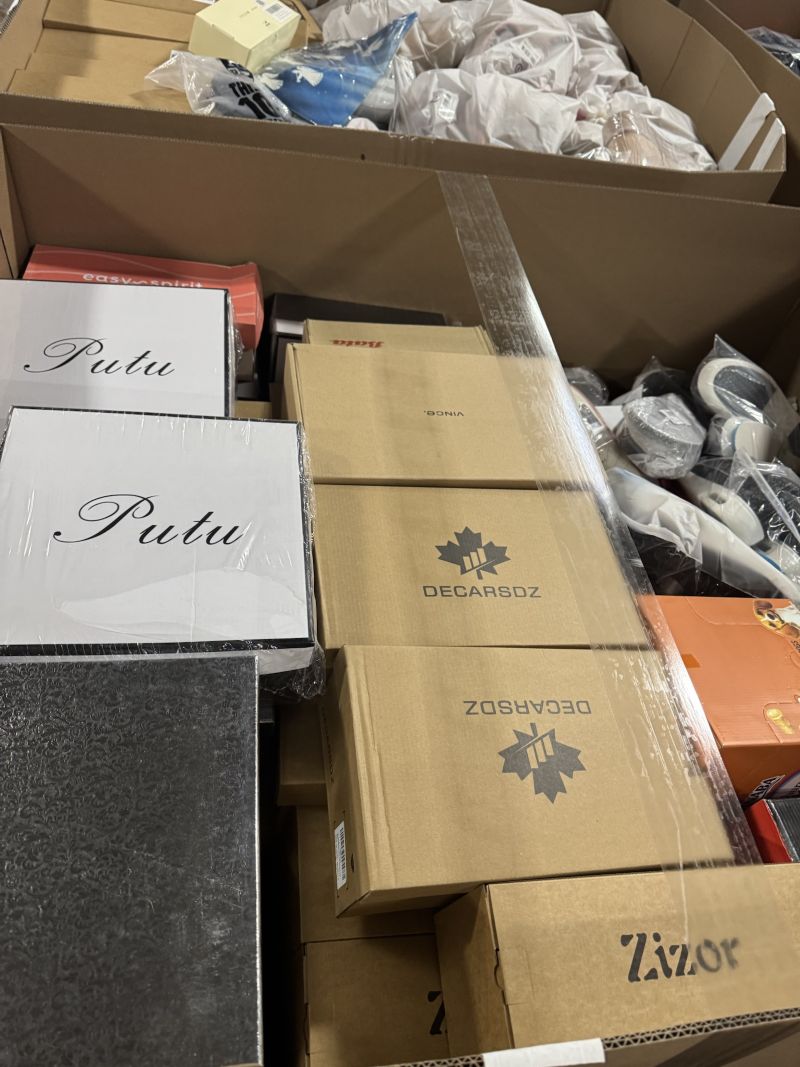 additional/amazon-wholesale-shoes-pallets-truckloads-4.jpg