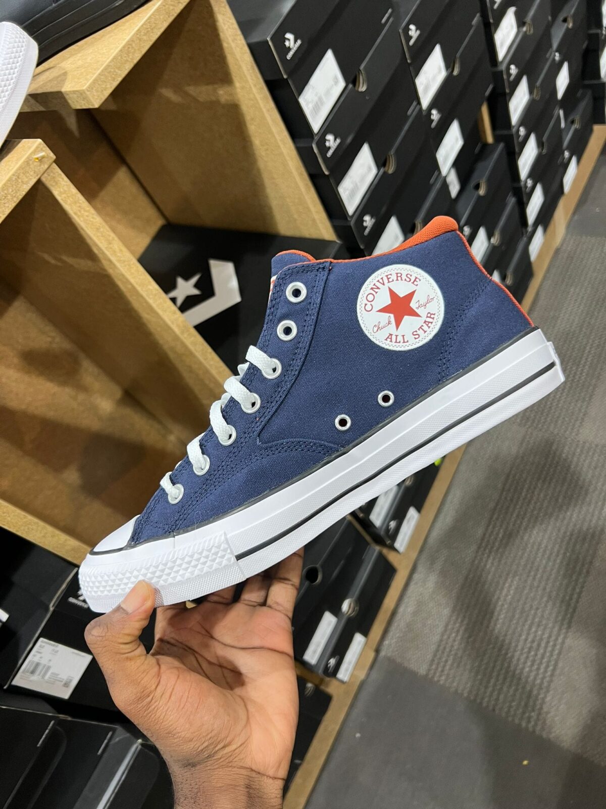 additional/converse-allstar-wholesale-sneaker-pallet-1.jpg