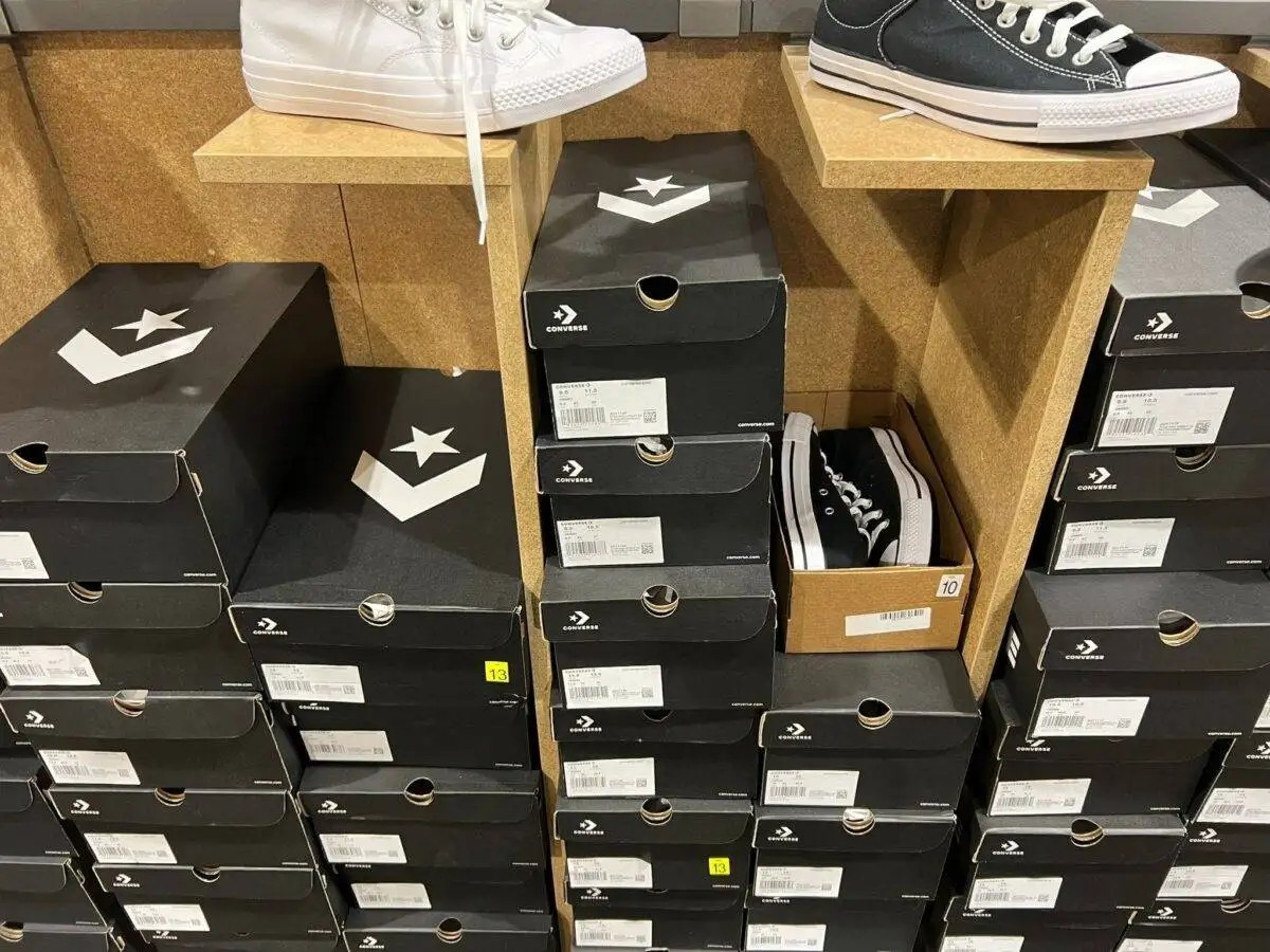 additional/converse-allstar-wholesale-sneaker-pallet-2.jpg