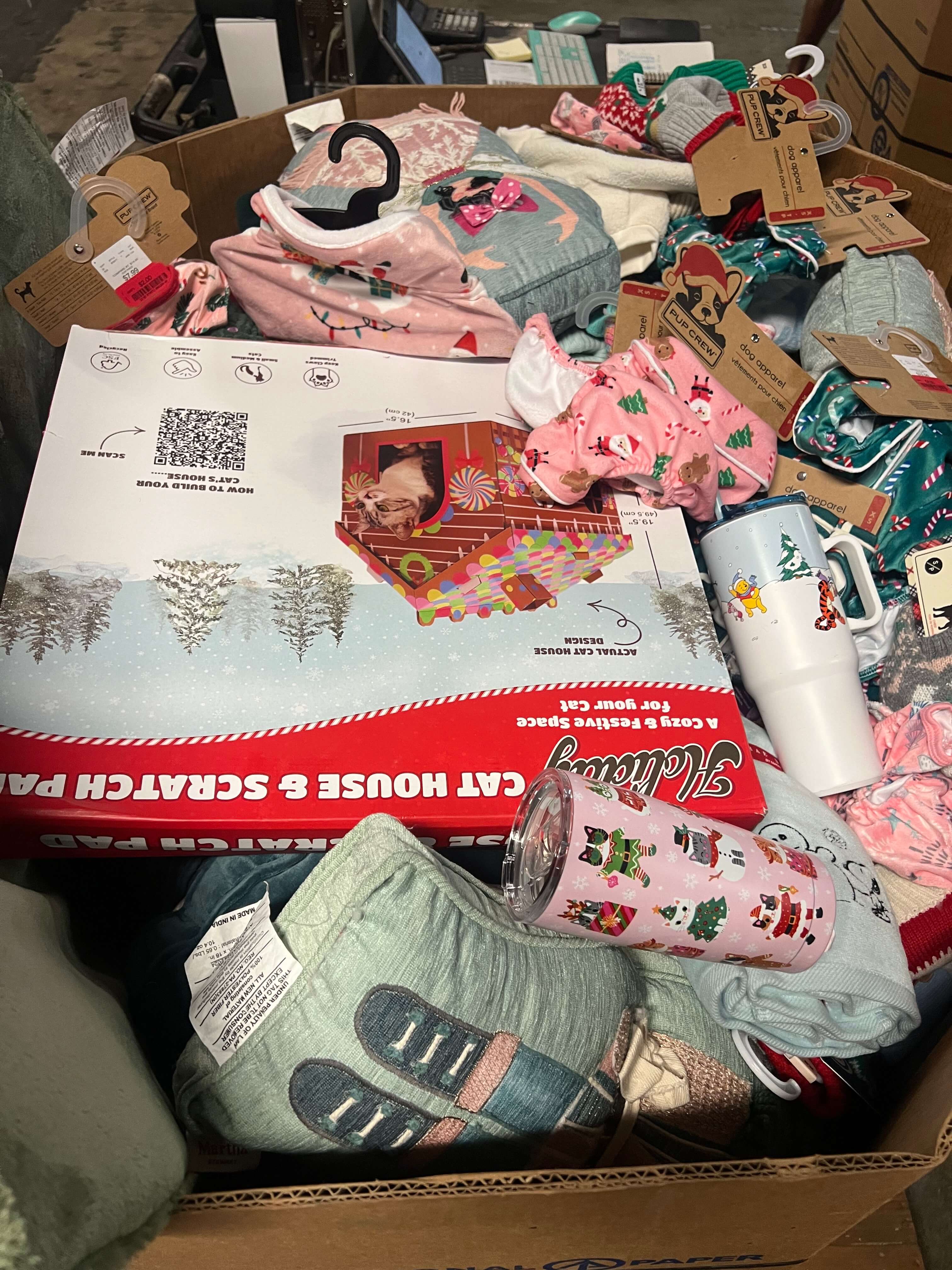 additional/marshalls-tj-max-wholesale-christmas-pallets.jpeg