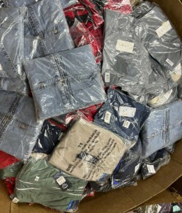 additional/walmart-wholesale-clothing-truckload-6.jpg