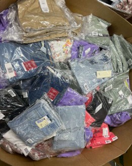 additional/walmart-wholesale-clothing-truckload-9.jpg