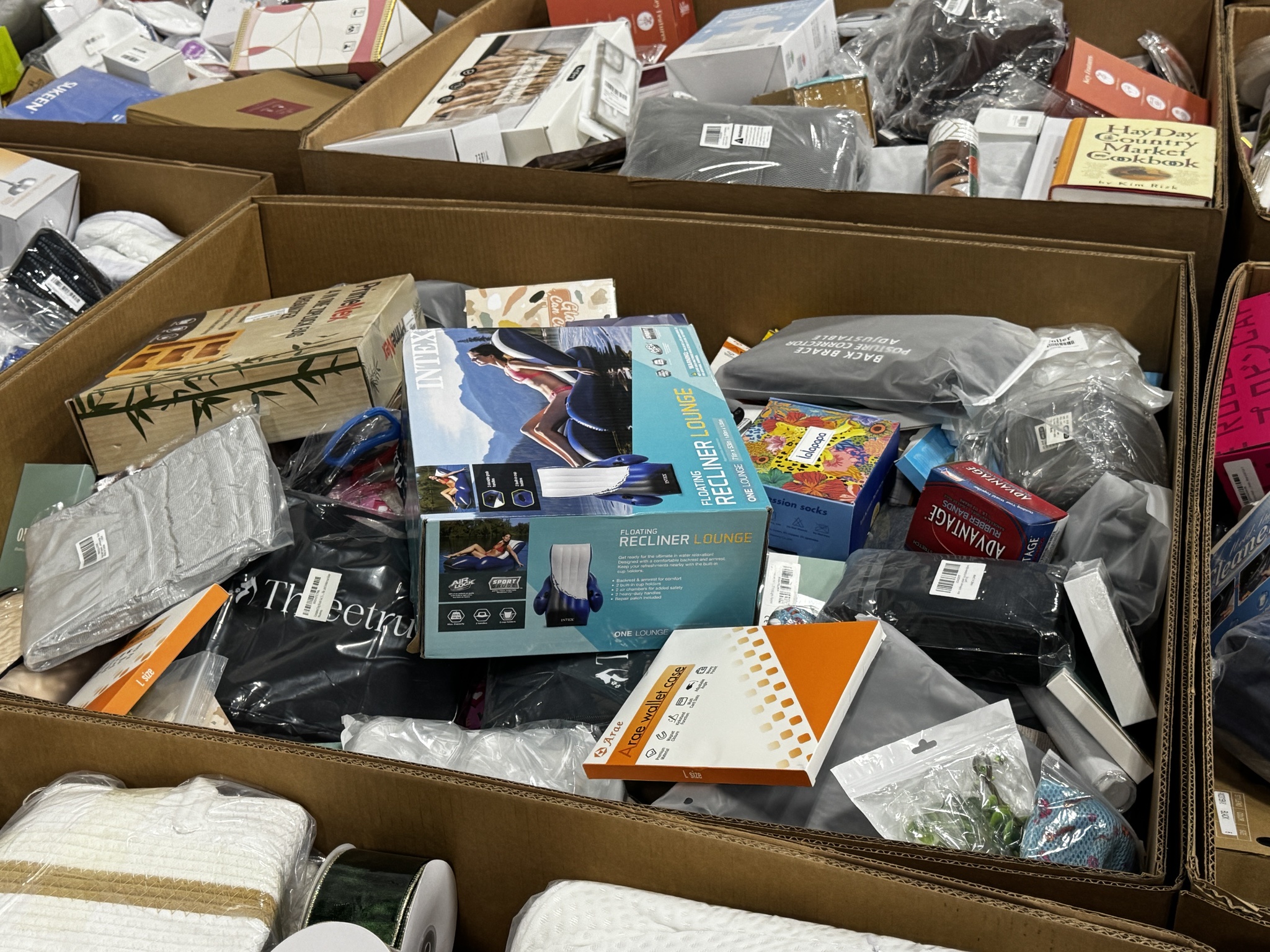 additional/wholesale-amazon-FC-new-overstock-general-merchandise-truckloads-10.jpeg