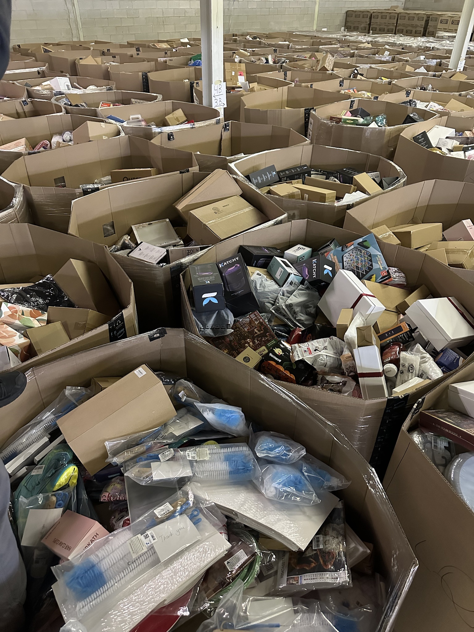 additional/wholesale-amazon-FC-new-overstock-general-merchandise-truckloads-4.jpeg