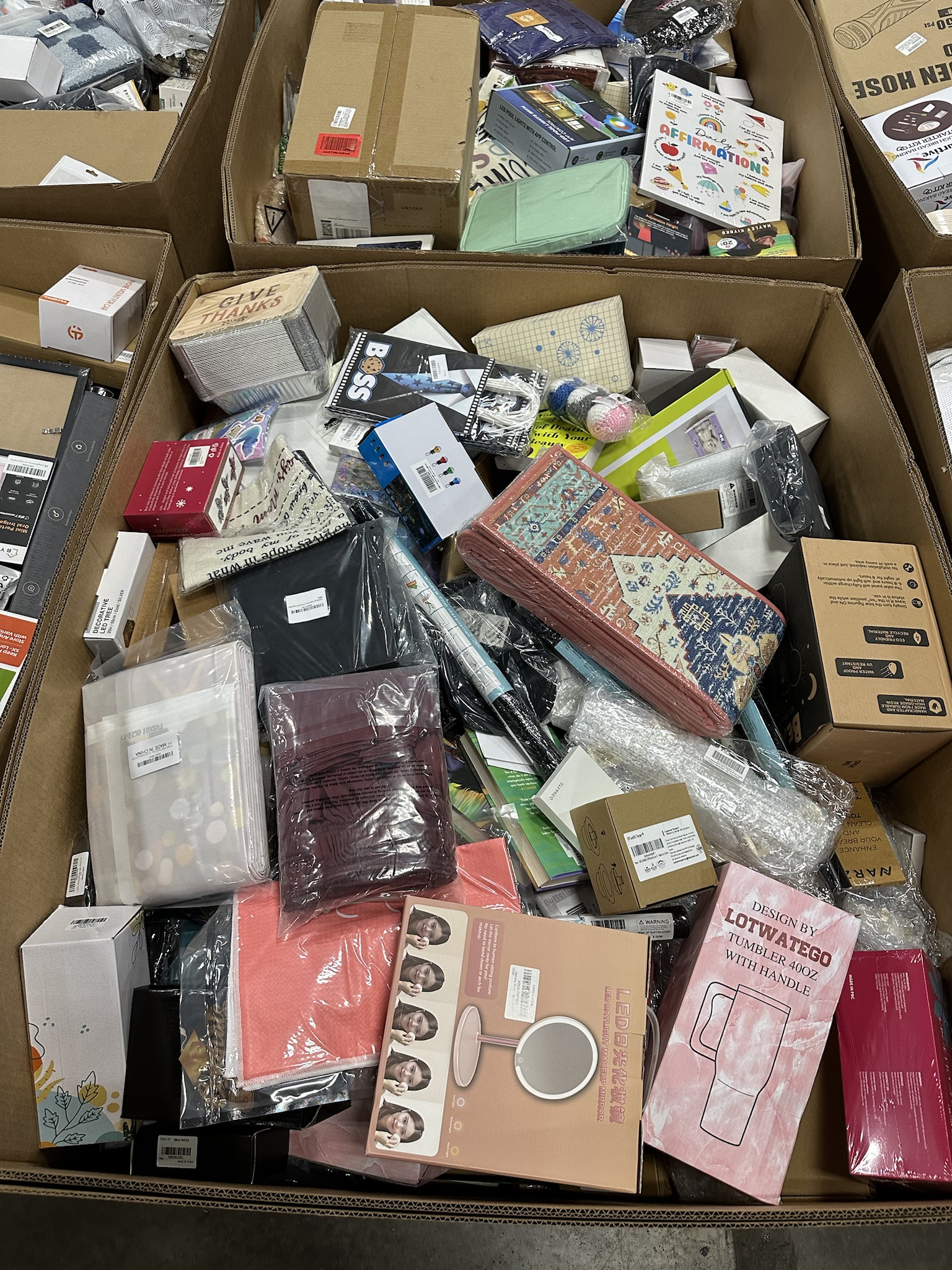 additional/wholesale-amazon-FC-new-overstock-general-merchandise-truckloads-6.jpeg