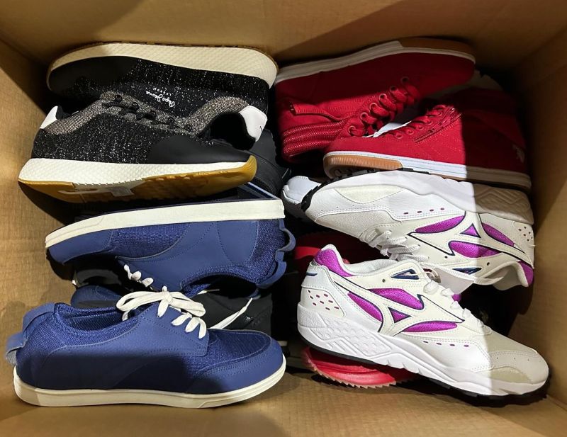 additional/wholesale-athletic-shoes-sneakers-container-special-19.jpg