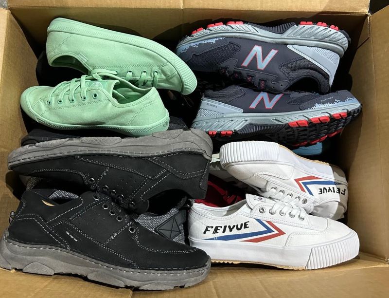 additional/wholesale-athletic-shoes-sneakers-container-special-20.jpg