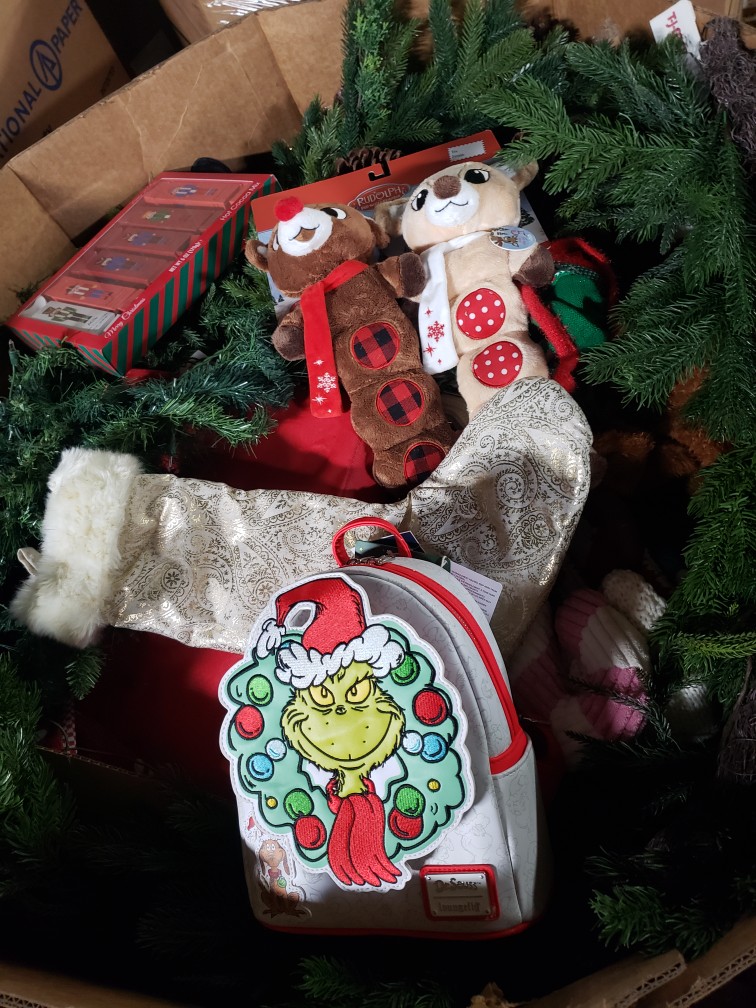 additional/wholesale-christmas-truckloads-7.jpeg