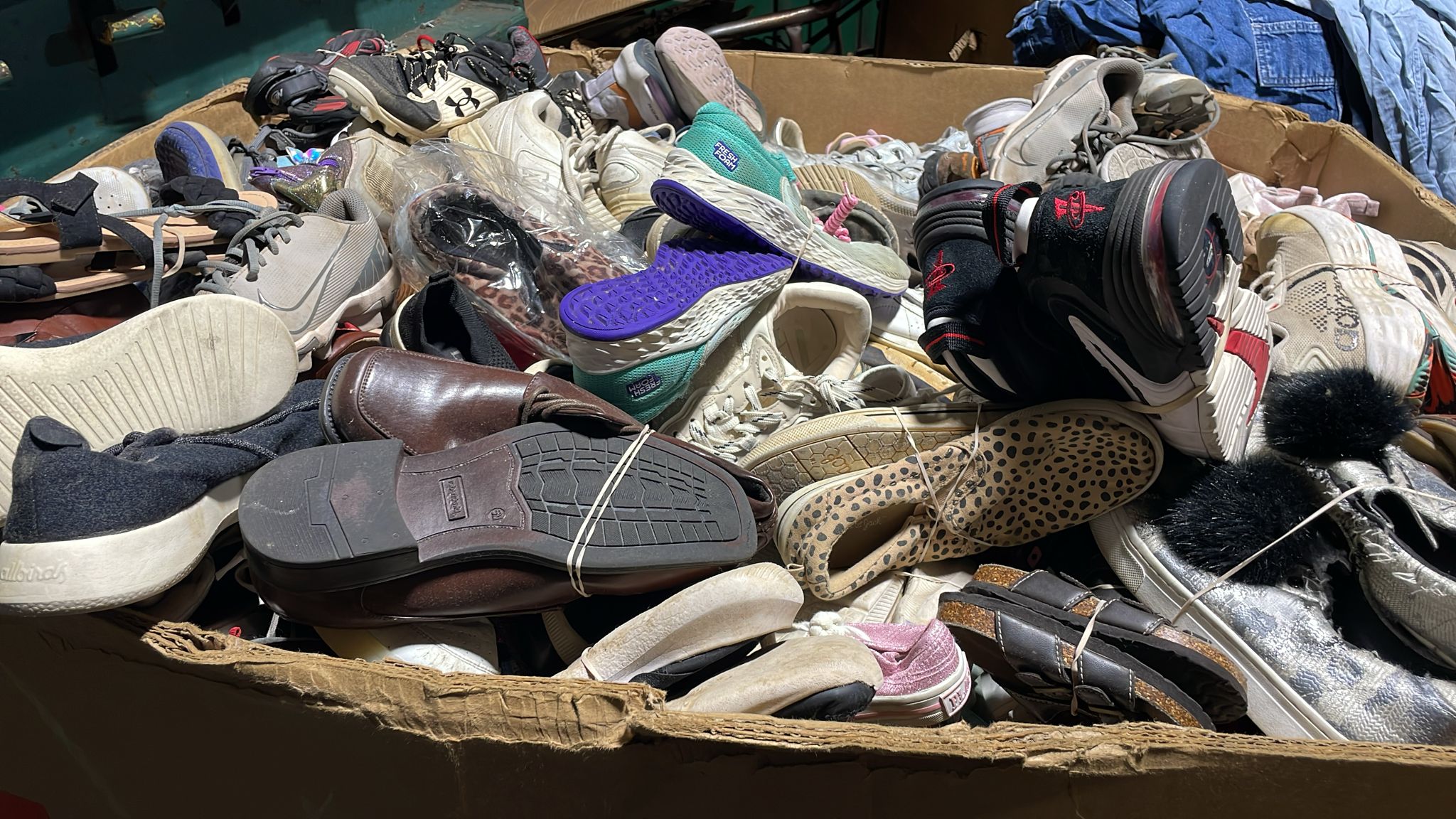 additional/wholesale-used-shoes-special-grade-a-b--bales-2.jpg