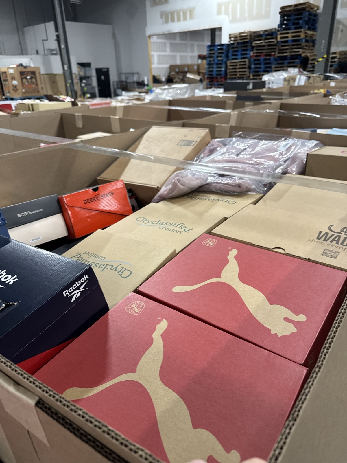 amazon-wholesale-shoes-pallets-truckloads-4.jpeg