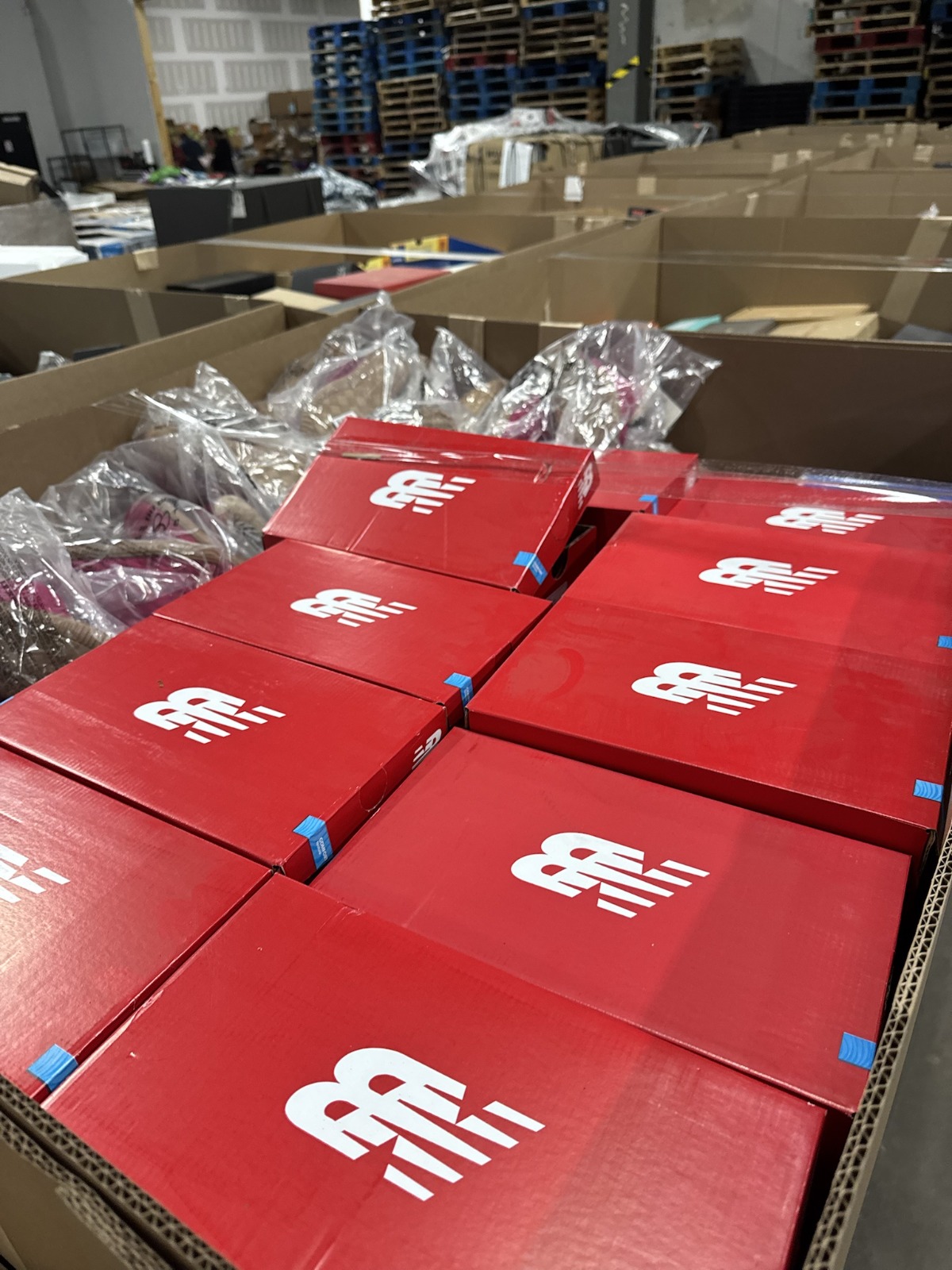 amazon-wholesale-shoes-pallets-truckloads-5.jpeg