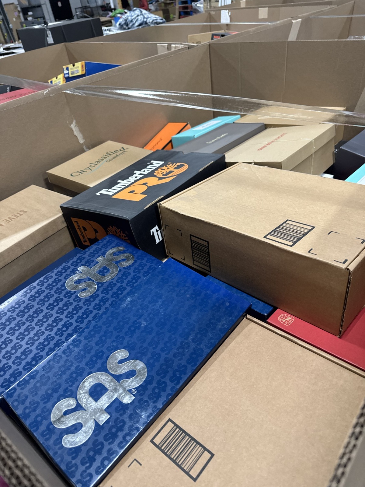 amazon-wholesale-shoes-pallets-truckloads-6.jpeg