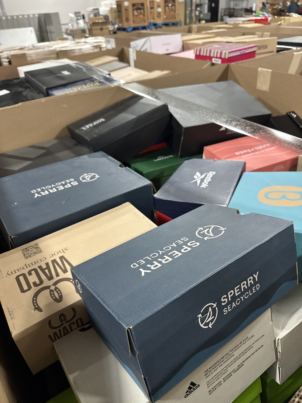 amazon-wholesale-shoes-pallets-truckloads-7.jpeg
