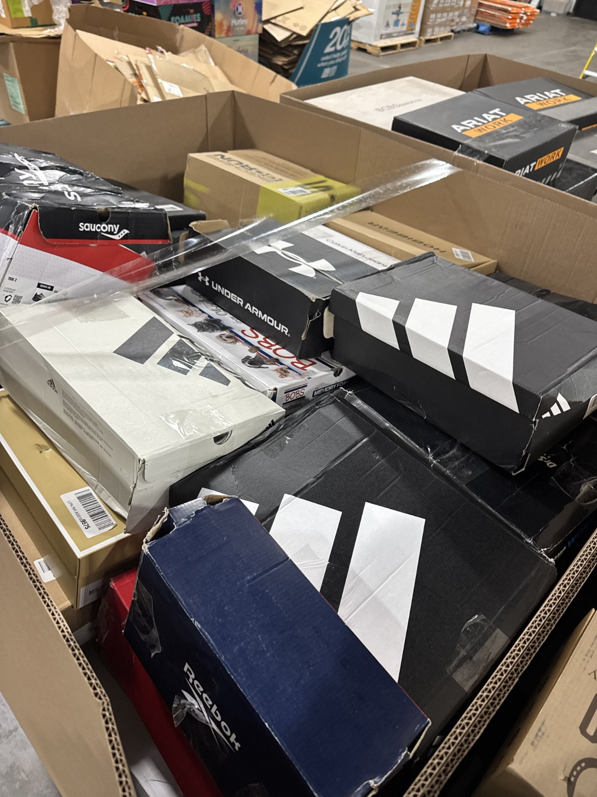 amazon-wholesale-shoes-pallets-truckloads-8.jpeg