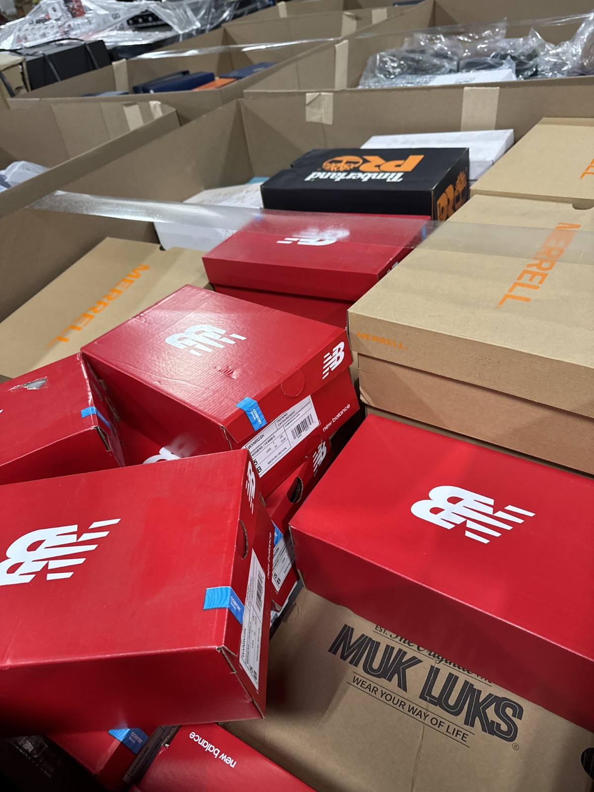 amazon-wholesale-shoes-pallets-truckloads-9.jpeg